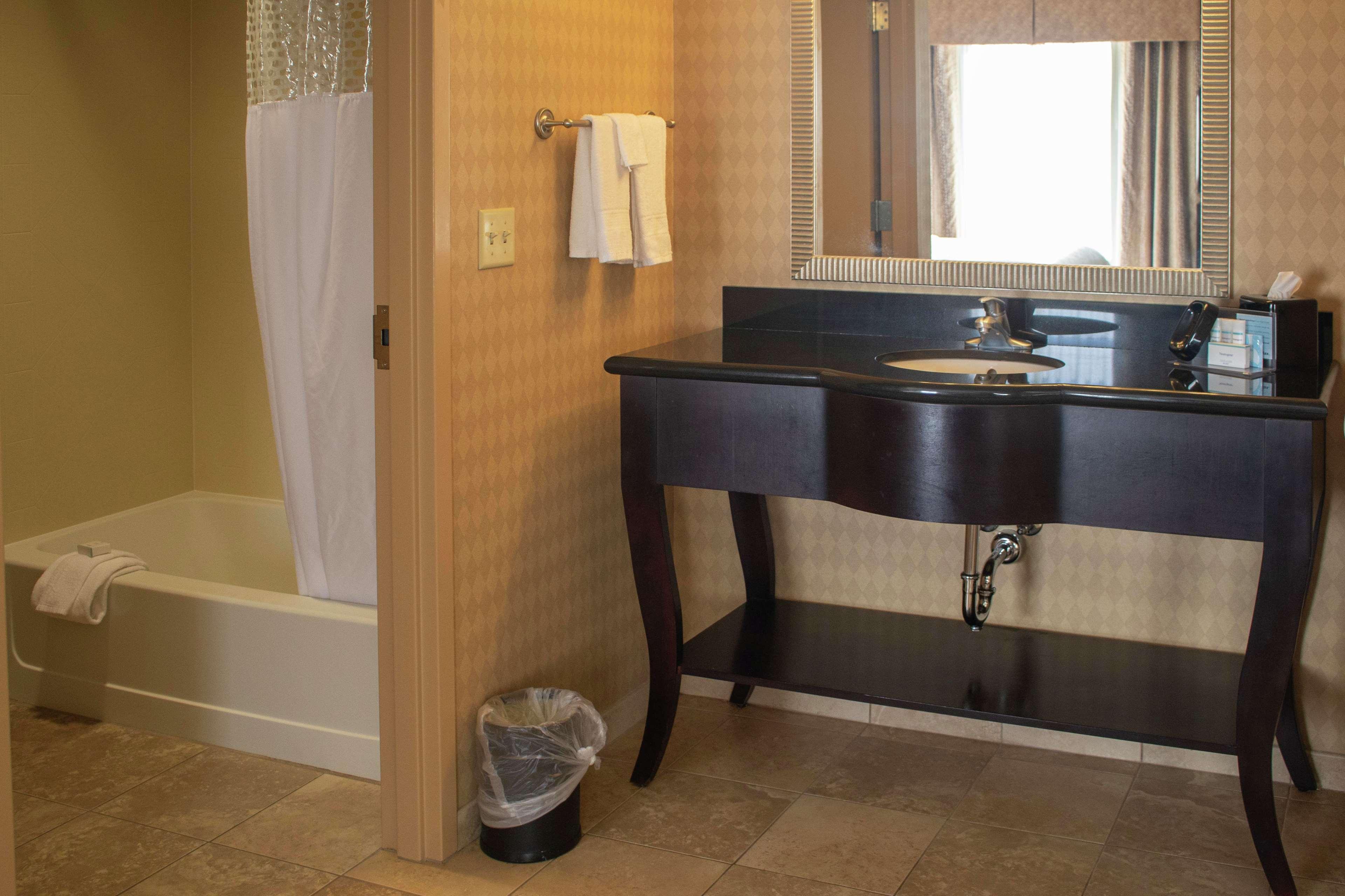 Hampton & Suites-knoxville/north I-75 Knoxville