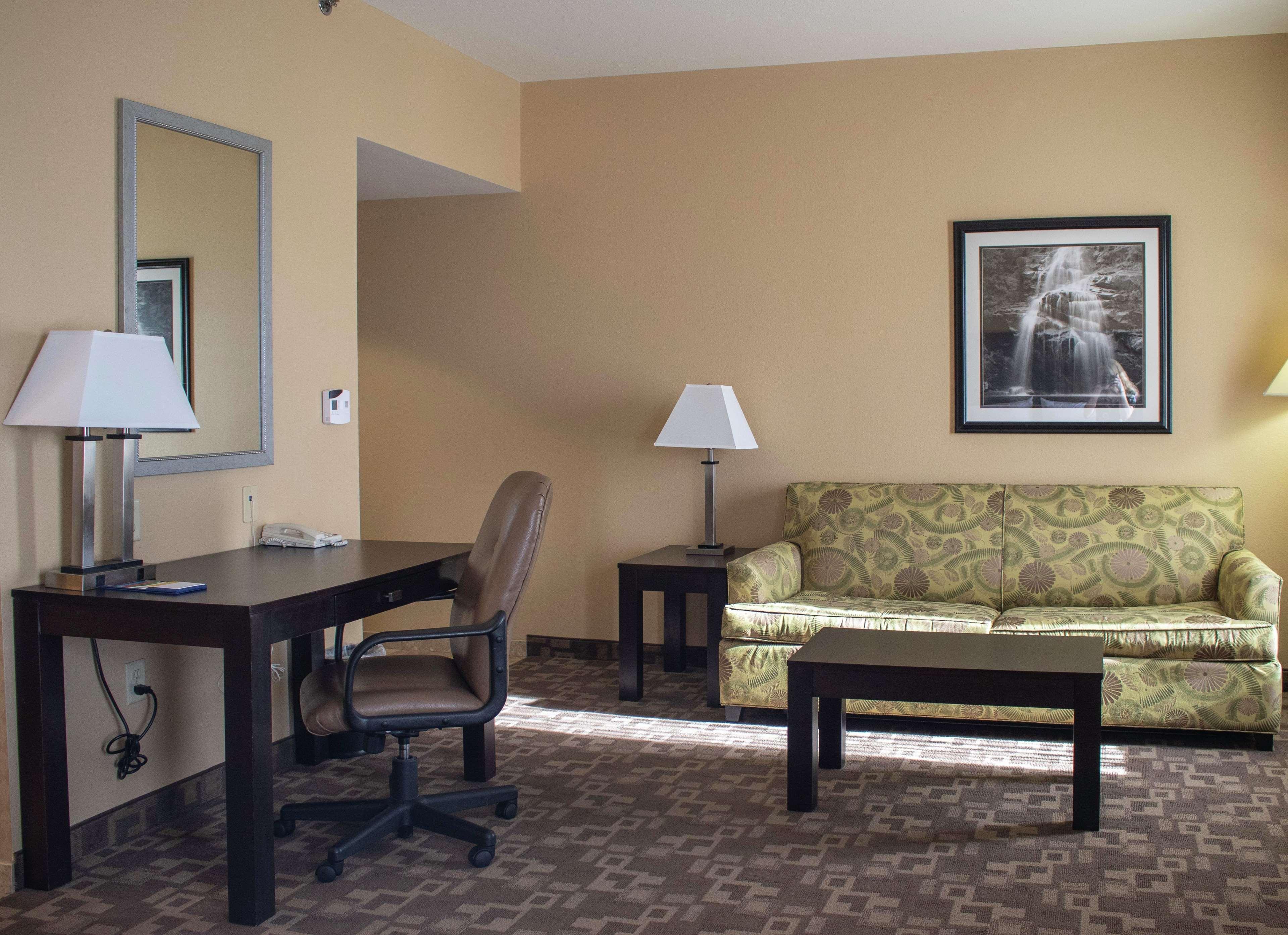 Hampton & Suites-knoxville/north I-75 Hotel