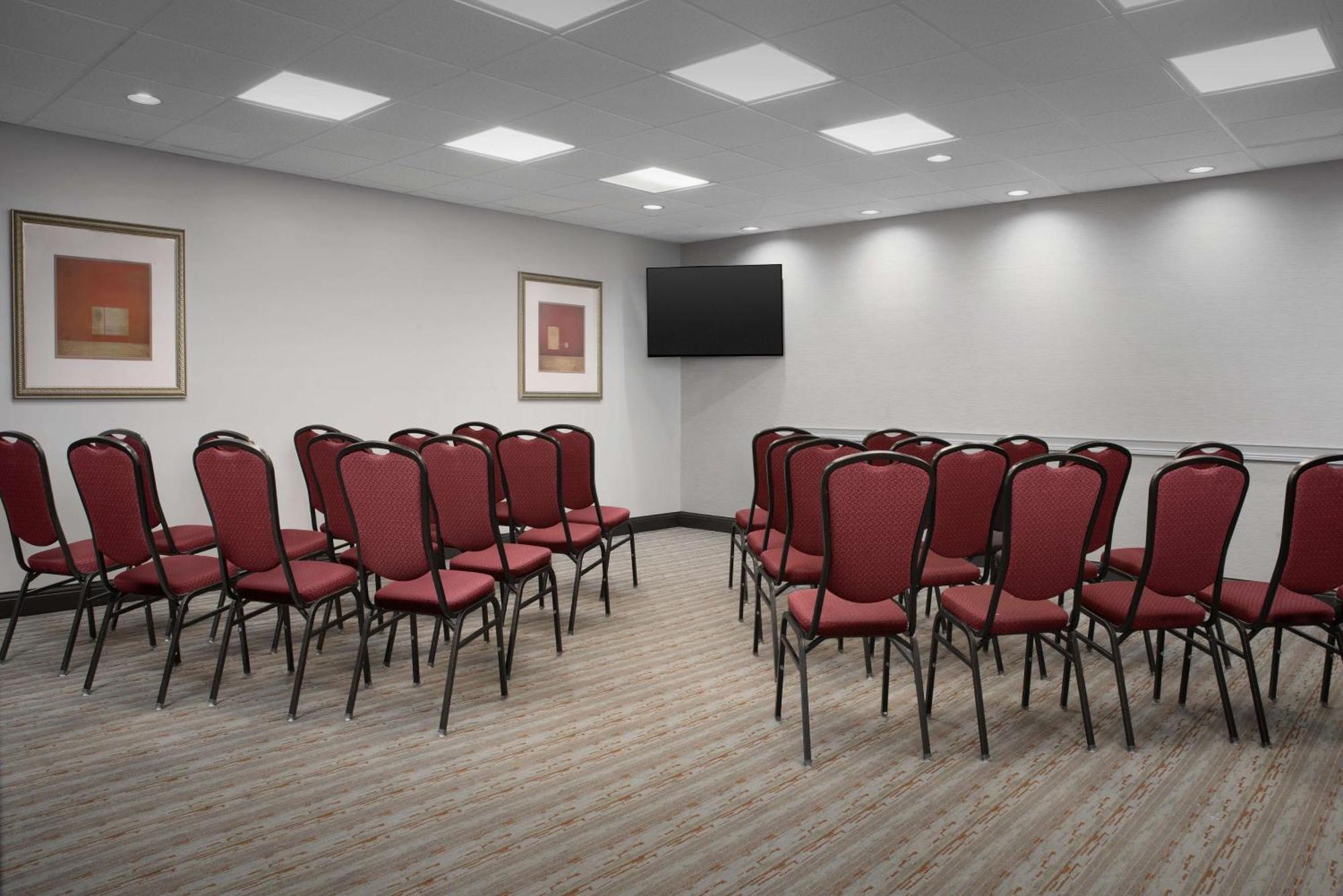 Hampton & Suites-knoxville/north I-75 Hotel