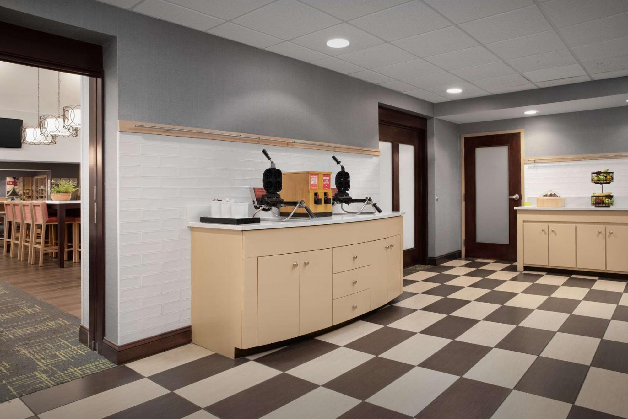 Hampton & Suites-knoxville/north I-75 Hotel Knoxville