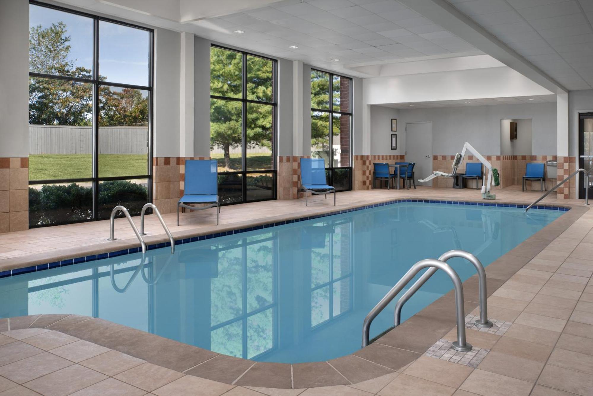 Hampton & Suites-knoxville/north I-75 Hotel