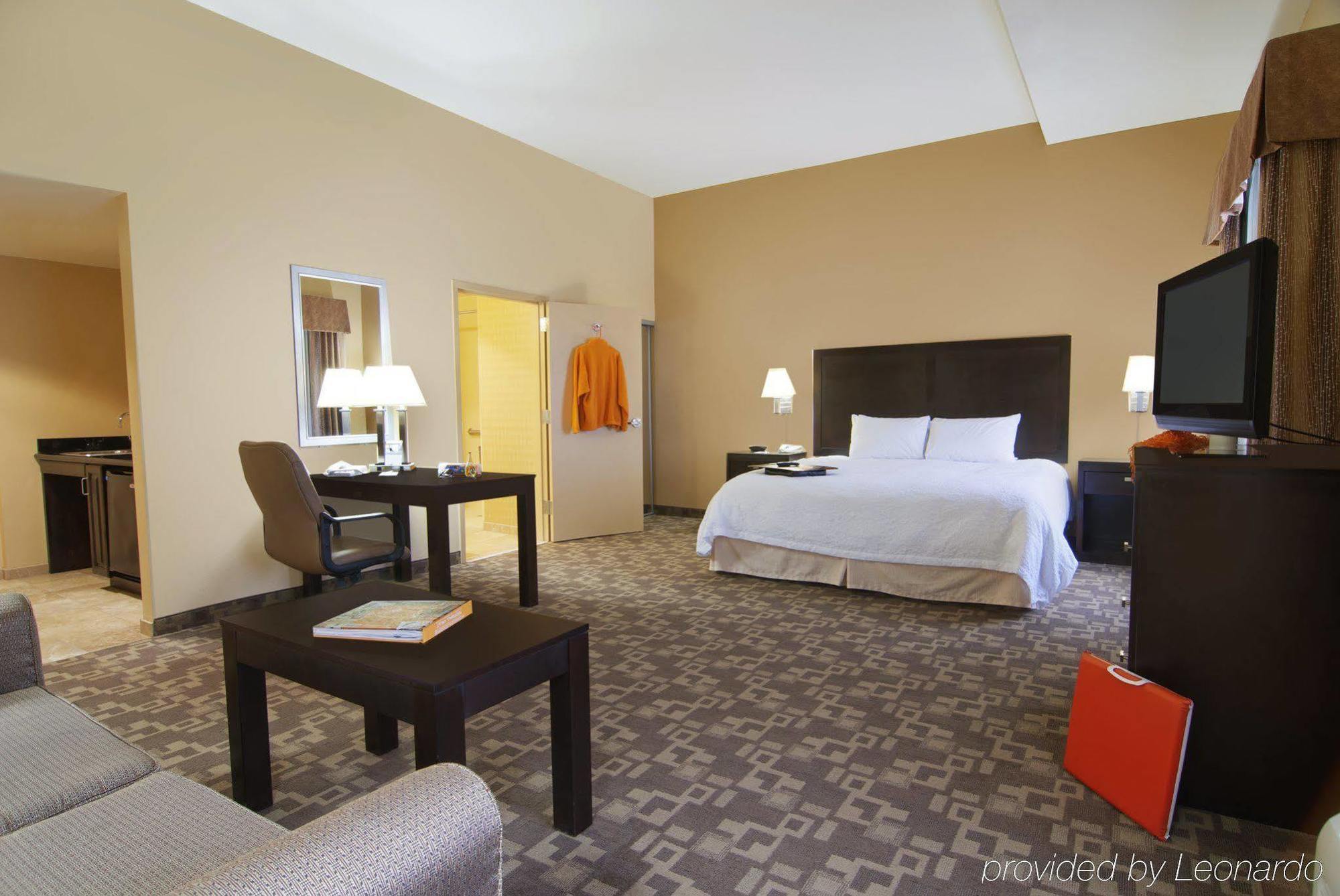 Hampton & Suites-knoxville/north I-75 Hotel