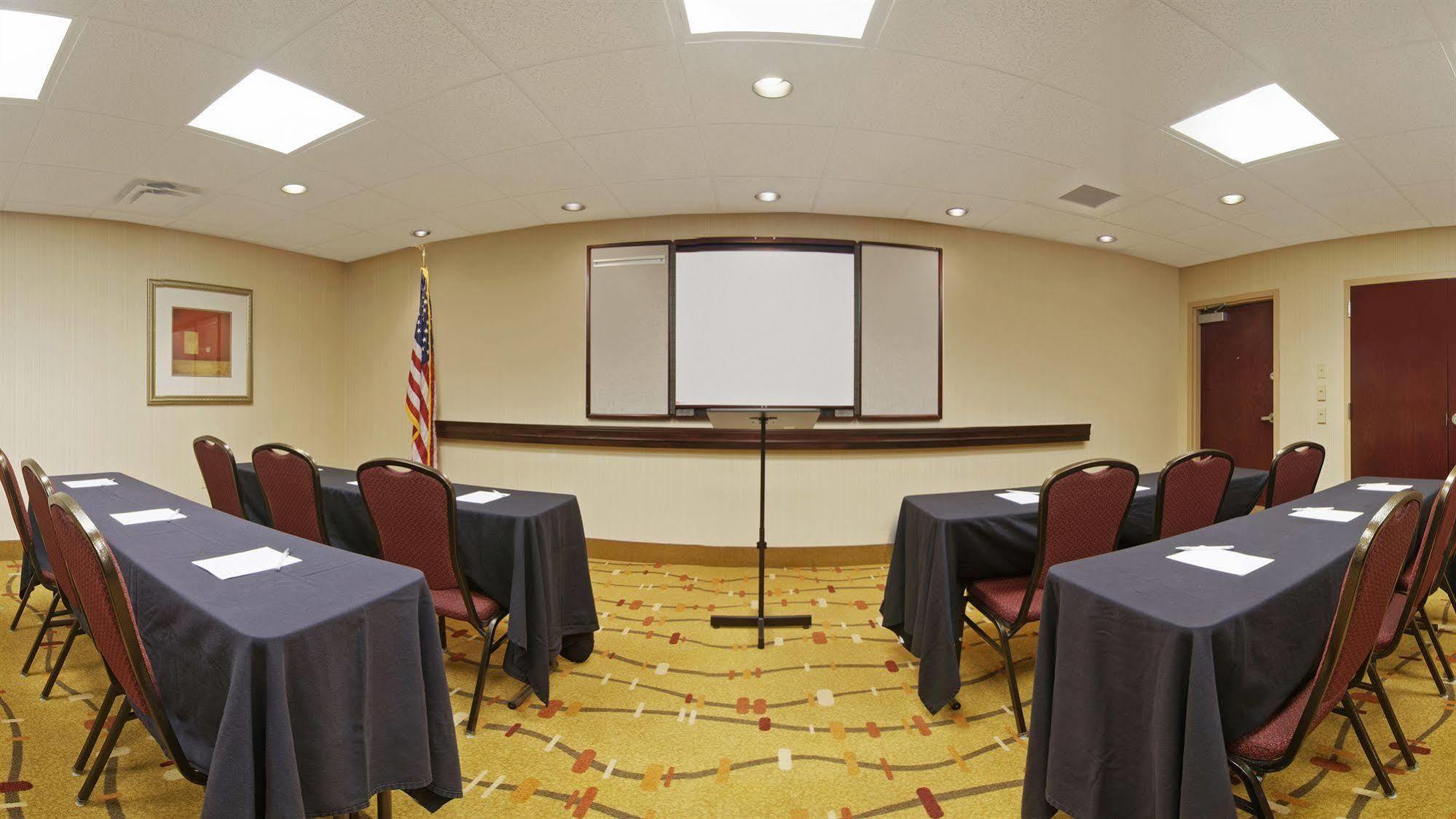 Hampton & Suites-knoxville/north I-75 Hotel